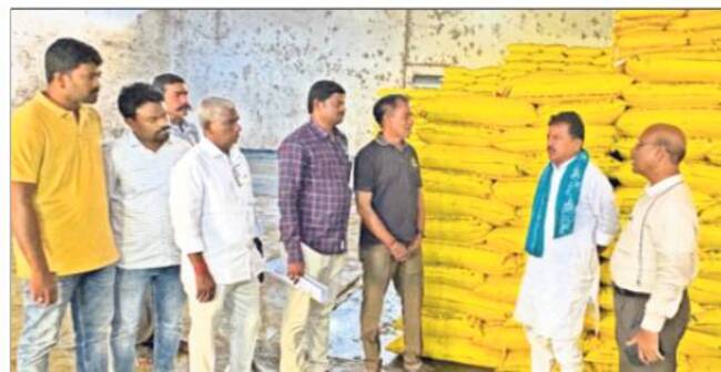 జిల్లాలో యూరియా కొరత లేదు1