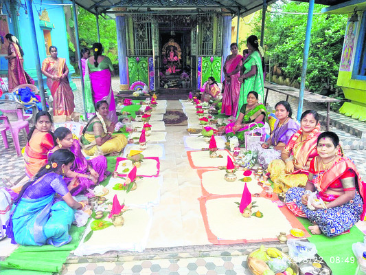 ఘనంగా లలితా దేవి పూజలు1