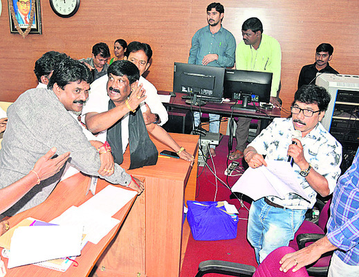 అడ్డంగా బుకై ్కన మేయర్1