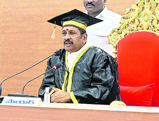 అడ్డంగా బుకై ్కన మేయర్2