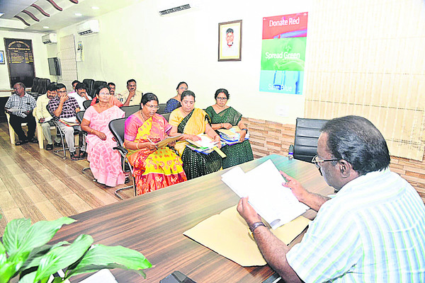 ఉద్యోగోన్నతి తర్వాతే డీఎస్సీ నియామకాలు చేపట్టాలి 1