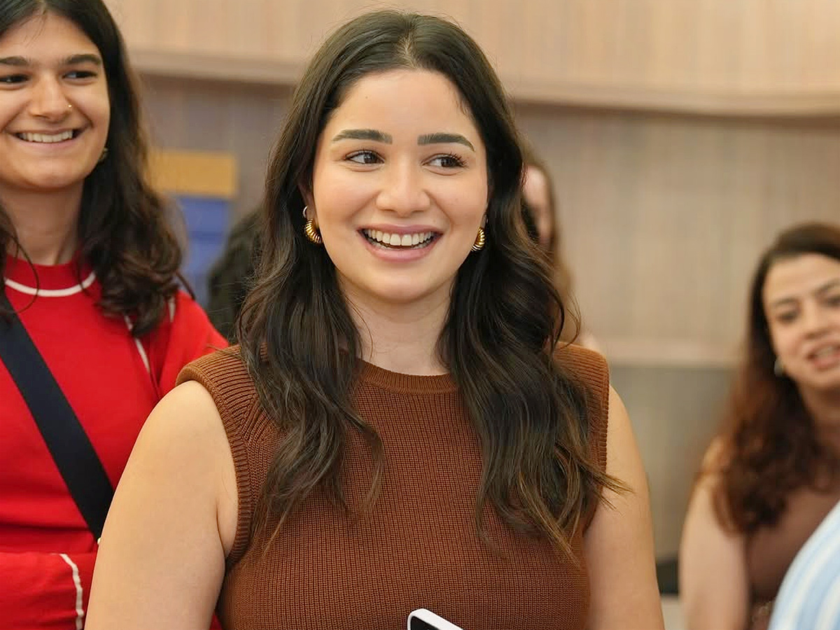 Sara Tendulkar opens Pilates studio Photos2