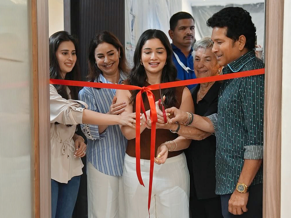 Sara Tendulkar opens Pilates studio Photos1