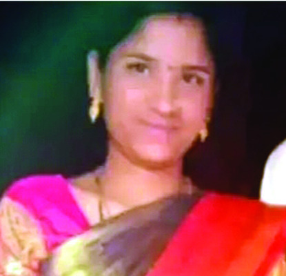 మైక్రో వేధింపులకు మహిళ బలి 3