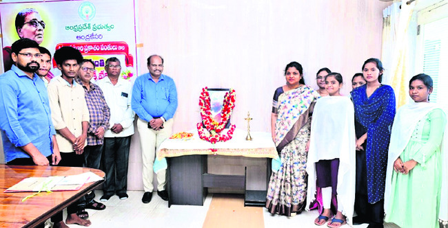 క్షీరారామంలో హైకోర్టు న్యాయమూర్తి పూజలు
1