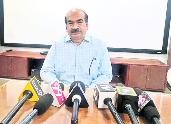 క్షీరారామంలో హైకోర్టు న్యాయమూర్తి పూజలు
3