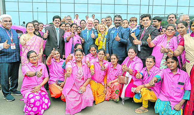 పింక్ ఆటోలతో జీవనోపాధి 1