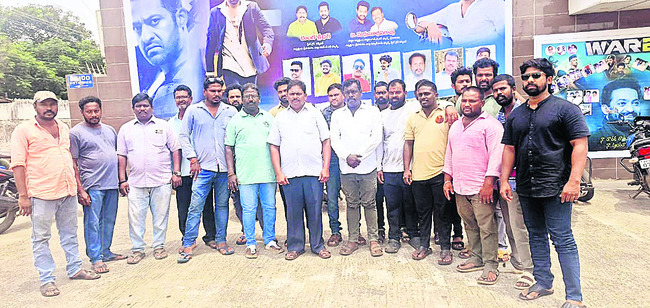నిత్యాన్నదానానికి రూ.లక్ష విరాళం 3