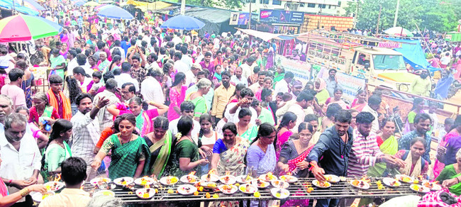 కురుమూర్తి క్షేత్రం.. భక్తజన సంద్రం 1