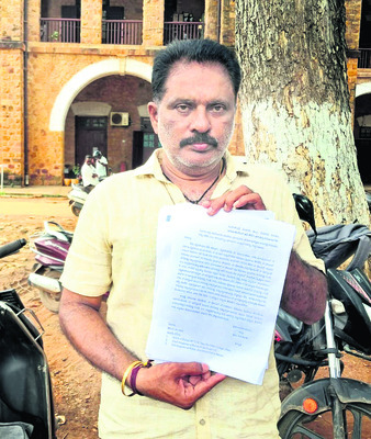 చెక్ పవర్ రద్దుపై హైకోర్టు స్టే
1
