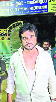 నాకే నమస్తే పెడతావా ? 1