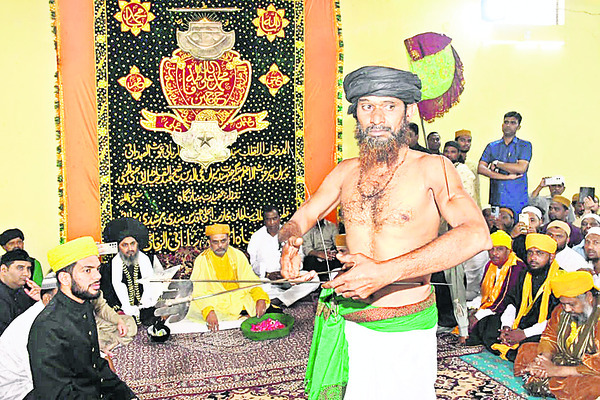 ప్రజలు కులమతాలకతీతంగా జీవించాలి 1