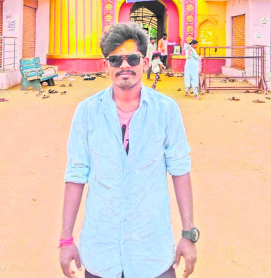 బైక్ పైనుంచి పడి గాయాలు 1