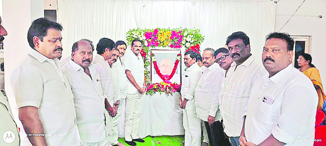 కన్నబాబుకు ముఖ్య నేతల పరామర్శ 1