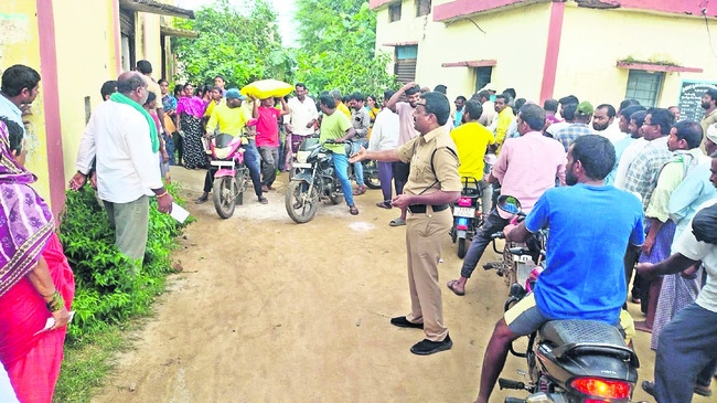 యూరియా కోసం బారులు1