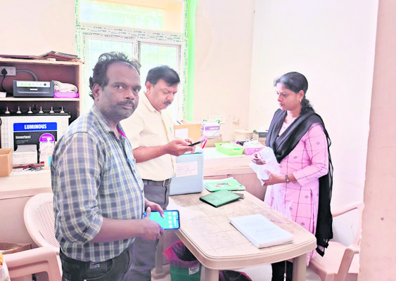 పోలీసుల సంక్షేమానికి కృషి : ఎస్పీ
1