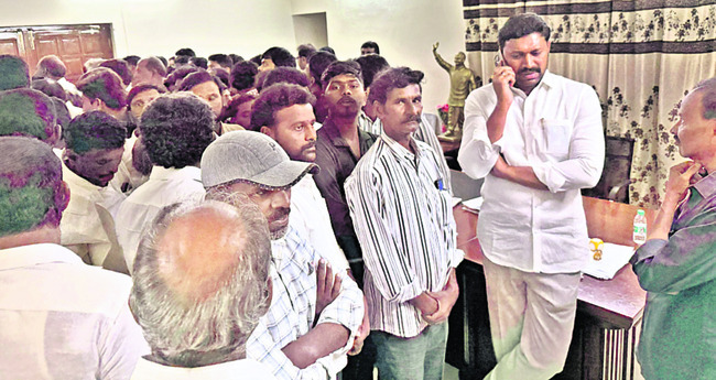 దివ్యాంగుల పింఛన్ల తొలగింపు అమానుషం 1