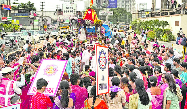 ప్రాంతాలు, మతాలు, కులాలు వేరైనా అందరం ఒకే కుటుంబ సభ్యుల1