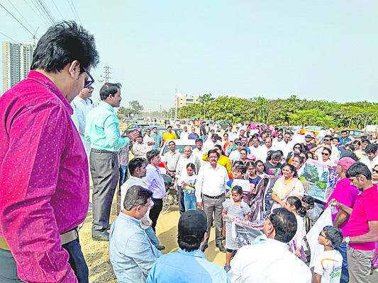 ప్రాంతాలు, మతాలు, కులాలు వేరైనా అందరం ఒకే కుటుంబ సభ్యుల4