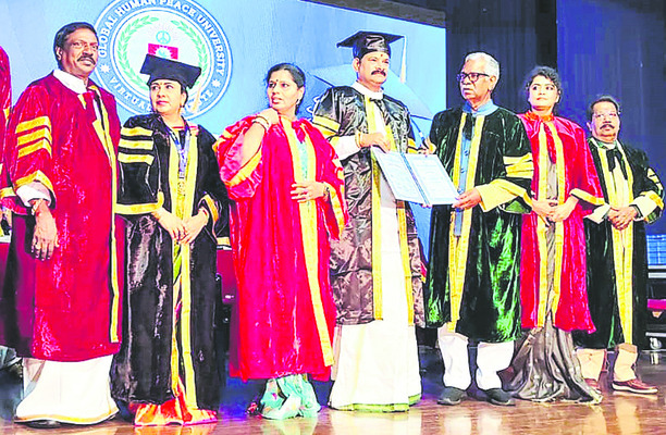 శిల్పి వుడయార్కు డాక్టరేట్ ప్రదానం 1