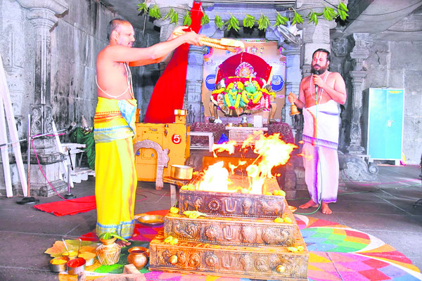 సుర్వి బాలరాజుకు భారత్ ఐకాన్ అవార్డు 1