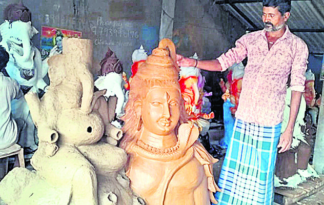 ఆర్డర్లు తక్కువ.. 1