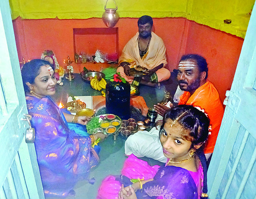 భక్తిశ్రద్ధలతో రామలింగేశ్వరుడికి పూజలు 3