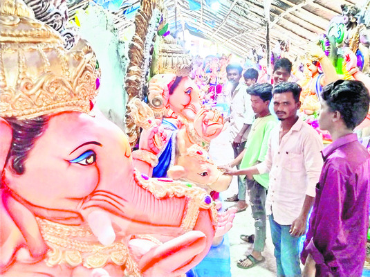 జోరుగా విగ్రహాల విక్రయాలు1