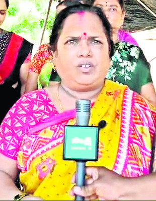 బయటకు వెళ్లాలంటే భయమేస్త్తోంది 
1