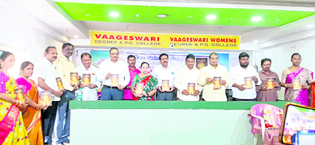 సామాజిక చైతన్యంలో కవులు కీలకం1