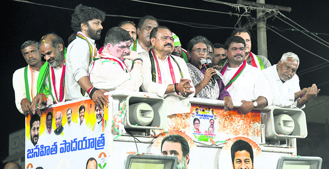 కష్టాలను తెలుసుకునేందుకే జనహిత యాత్ర1