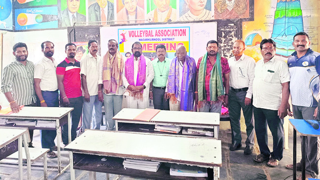 సమష్టి పోరాటాలకు సిద్ధం కావాలి
1