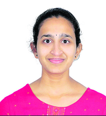 కురుపాం విద్యార్థిని లాత్వికకు ఫ్రీ మెడికల్‌ సీటు1