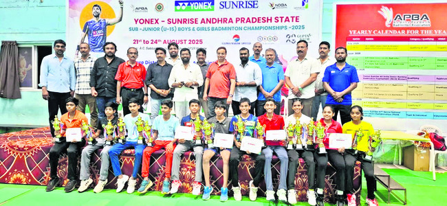 ముగిసిన రాష్ట్రస్థాయి బ్యాడ్మింటన్ పోటీలు
1