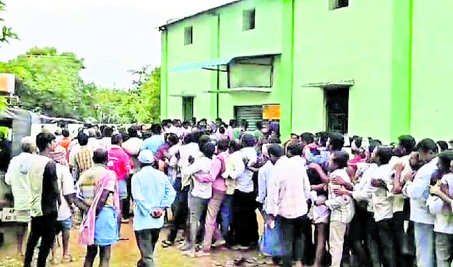 పొద్దటినుంచే బారులు 2