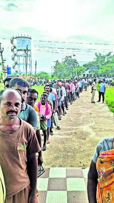 పొద్దటినుంచే బారులు 1