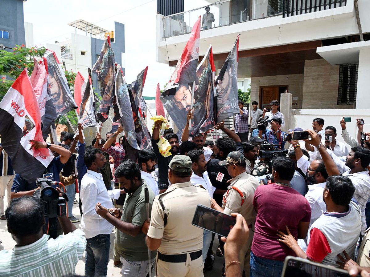 JR NTR Fans Stage Protest in Anantapur Photos2