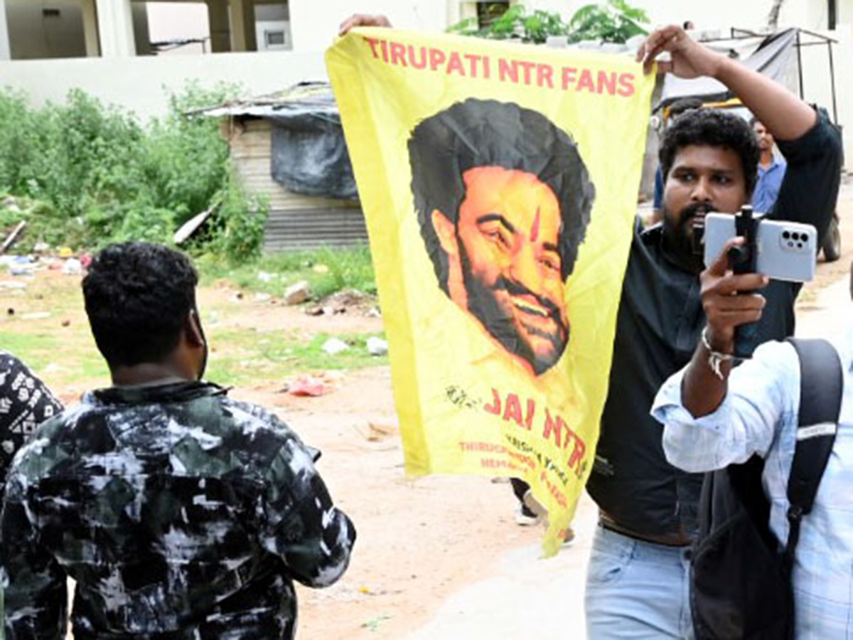 JR NTR Fans Stage Protest in Anantapur Photos3