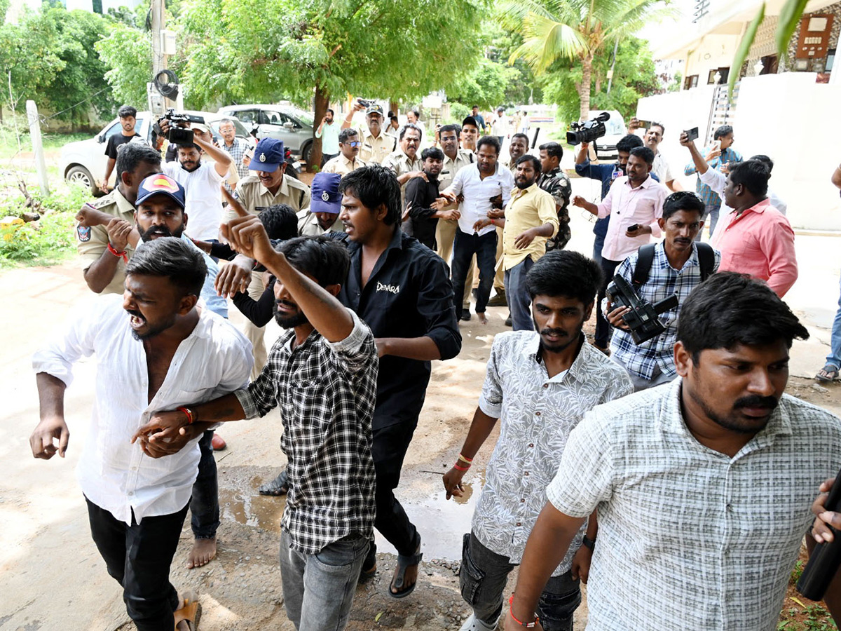 JR NTR Fans Stage Protest in Anantapur Photos4