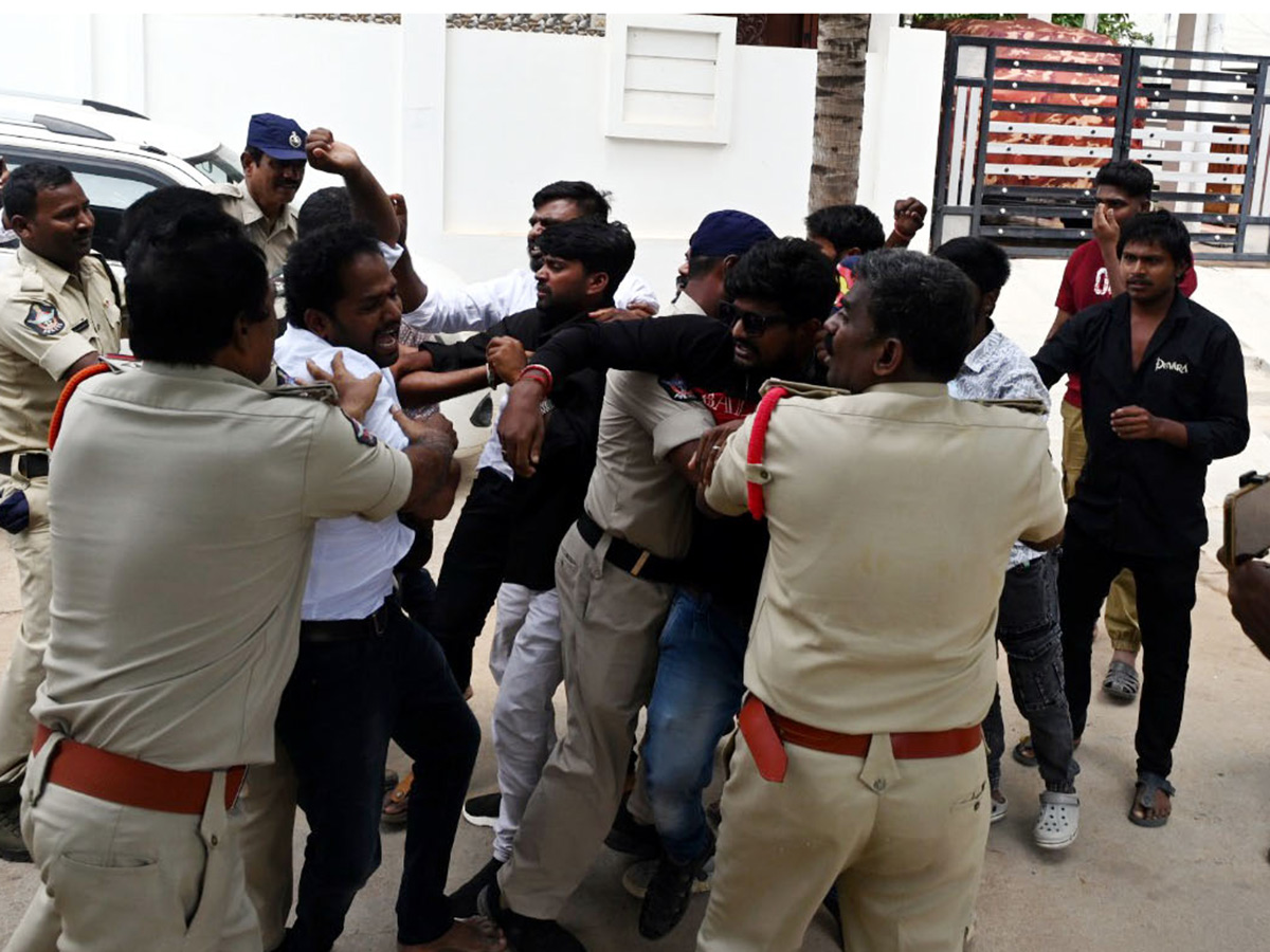 JR NTR Fans Stage Protest in Anantapur Photos9