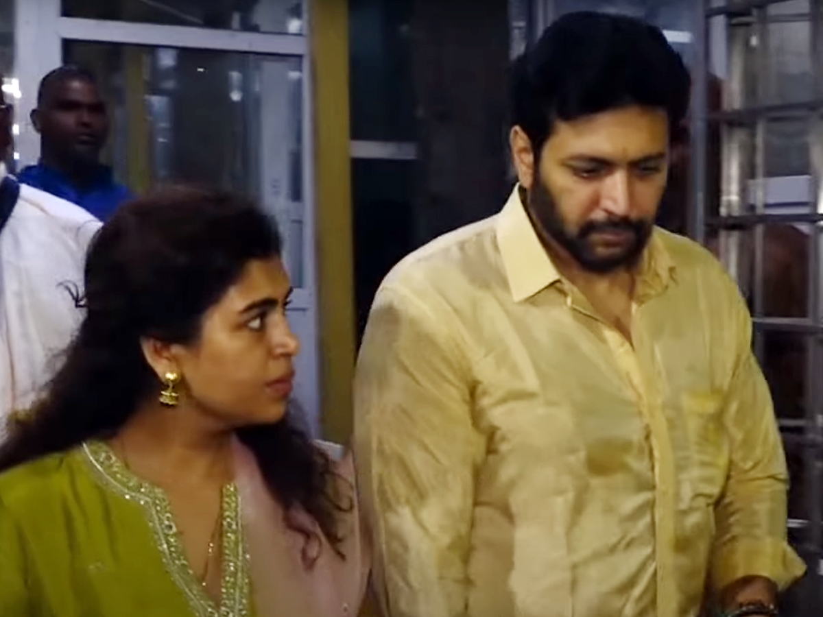 Jayam Ravi Spotted In Tirumala With Kenisha (Photos)13