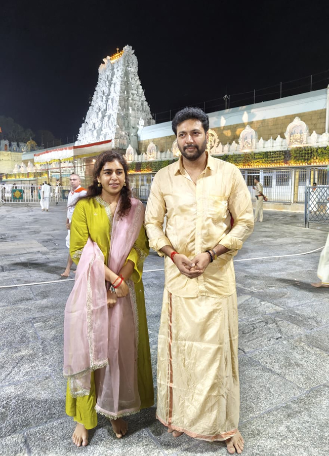 Jayam Ravi Spotted In Tirumala With Kenisha (Photos)3