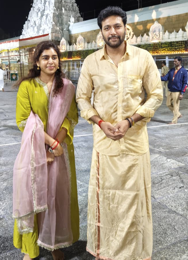 Jayam Ravi Spotted In Tirumala With Kenisha (Photos)6