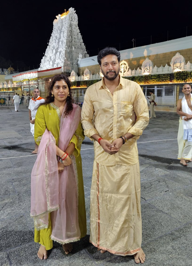 Jayam Ravi Spotted In Tirumala With Kenisha (Photos)8