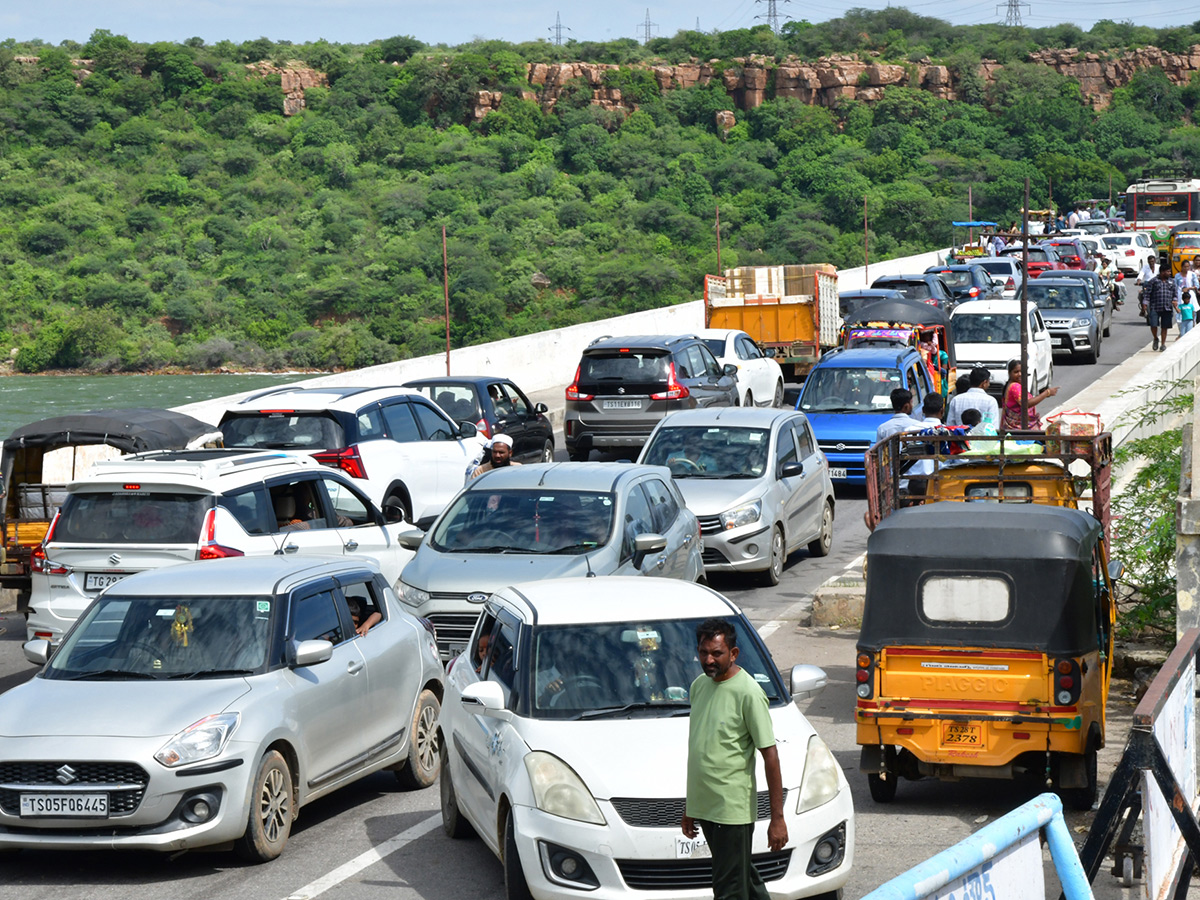 Tourists Enjoy Rushing Flood Water in Nagarjuna Sagar10