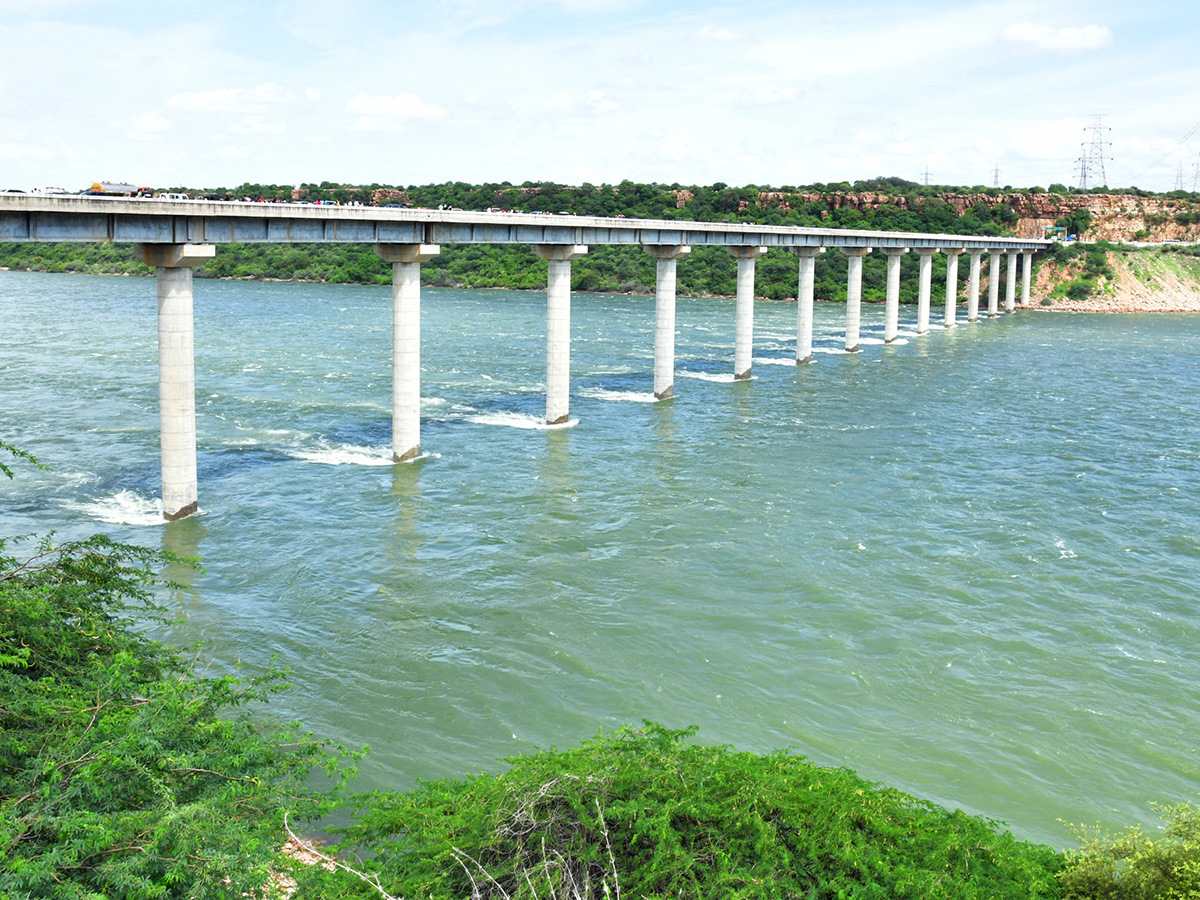 Tourists Enjoy Rushing Flood Water in Nagarjuna Sagar5