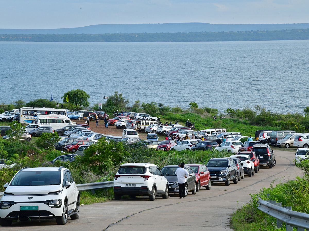 Tourists Enjoy Rushing Flood Water in Nagarjuna Sagar4