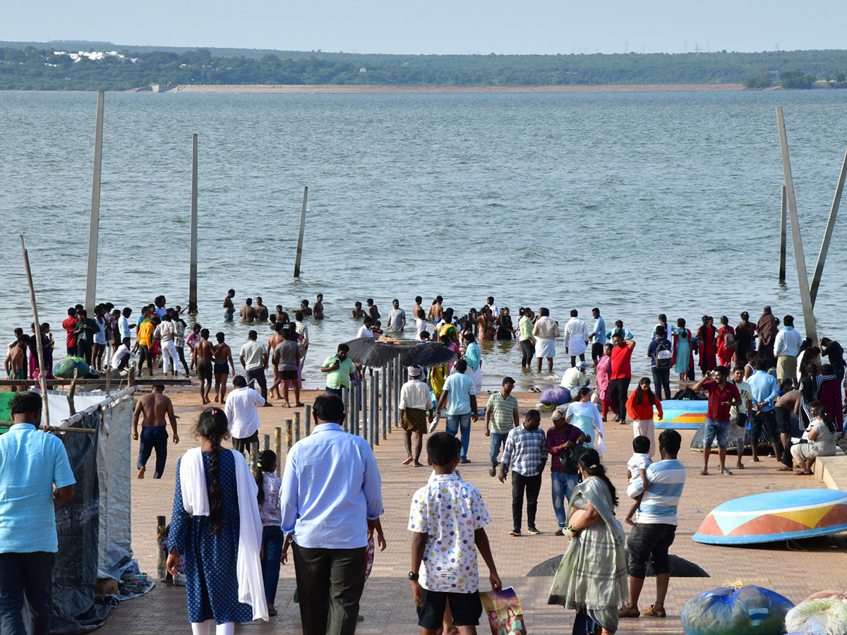 Tourists Enjoy Rushing Flood Water in Nagarjuna Sagar6