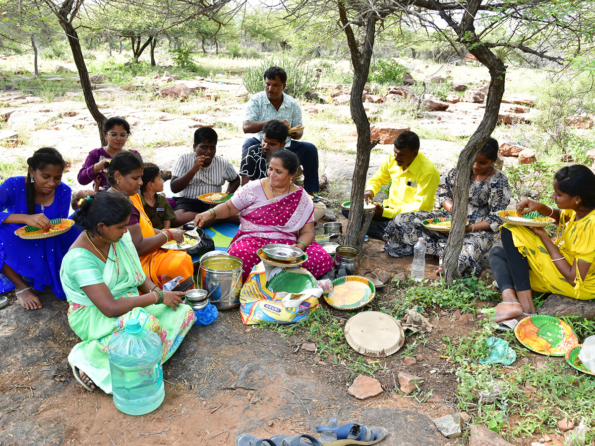 Tourists Enjoy Rushing Flood Water in Nagarjuna Sagar8