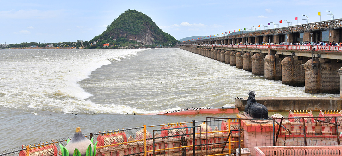 Vijayawada Praksam Barrage Floods Andhra Pradesh9